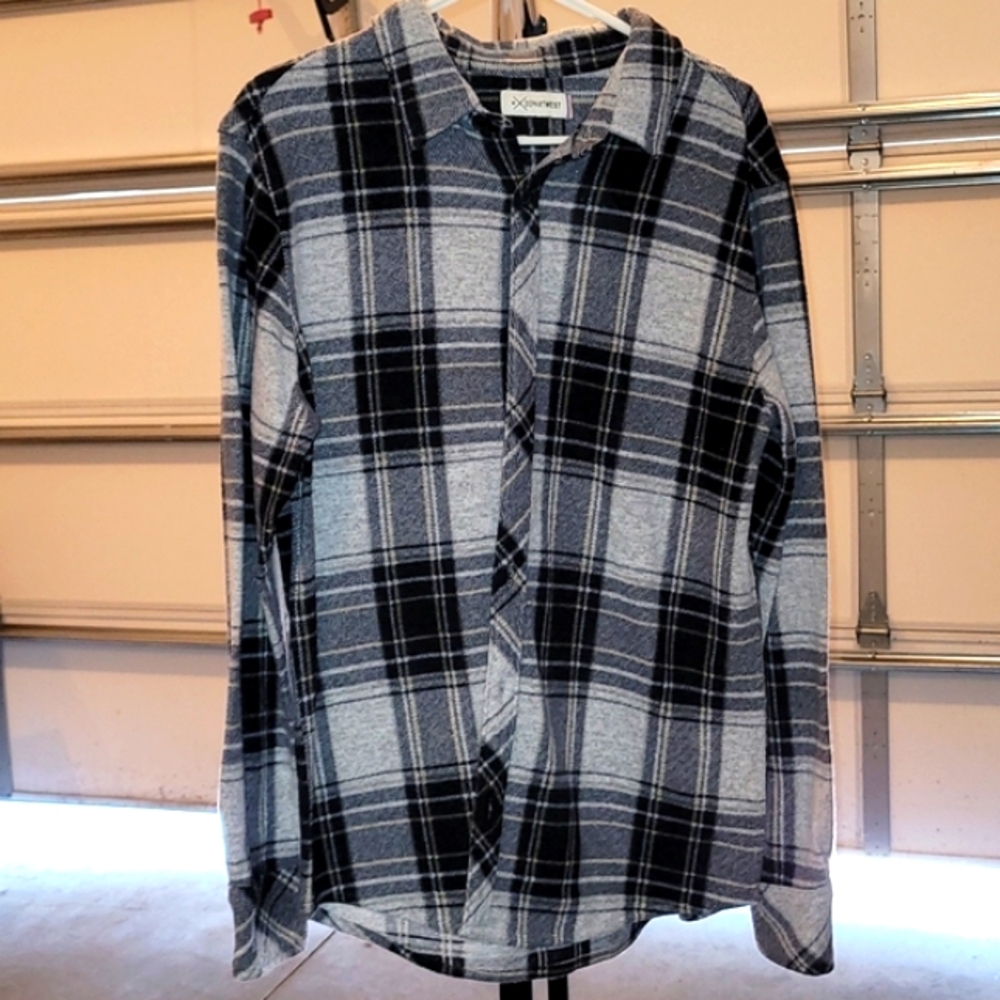 Men's medium super soft Depart West button down top